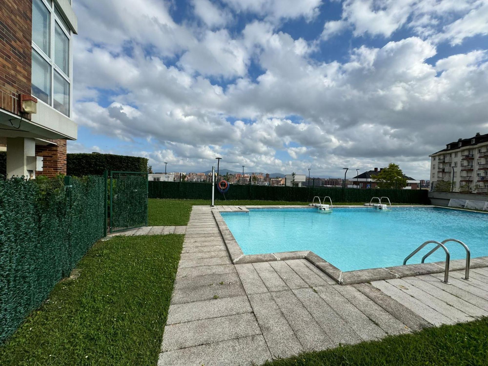 Piscina Y Garaje En Valdenoja Apartamento Santander